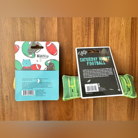 Football Themed Cat Toys - Helmet and Field Toys - Picture 2 of 3